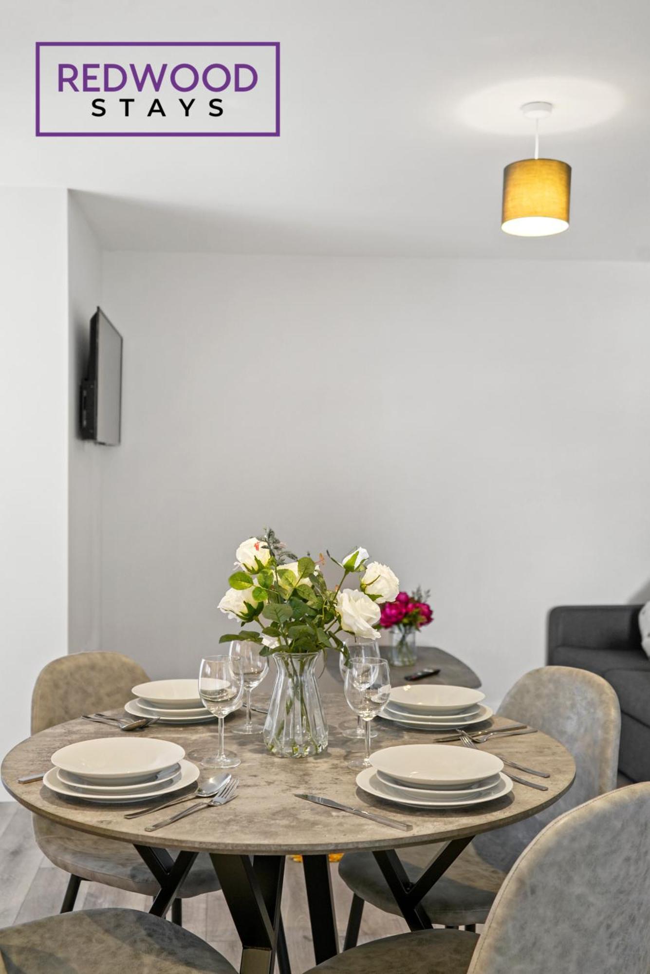 Quality 1 Bed 1 Bath Apartments For Contractors By Redwood Stays Farnborough  Eksteriør billede